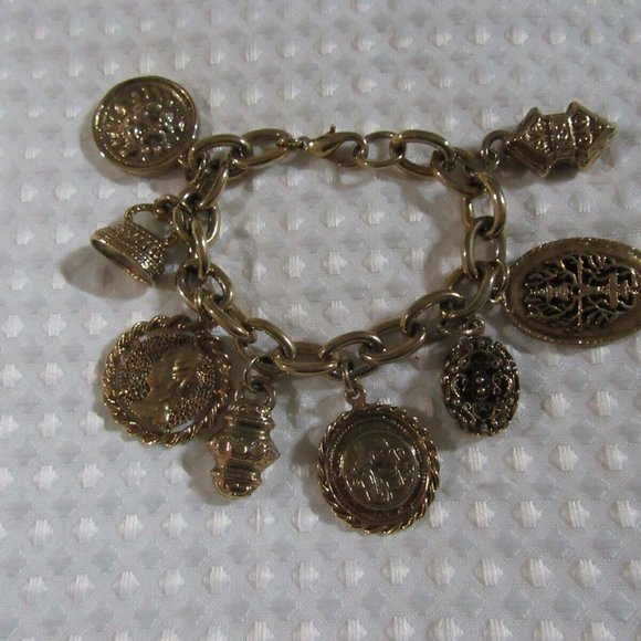 Heavy Chain Bracelet -Gold Color - Costume Jewelry - Picture 2 of 9